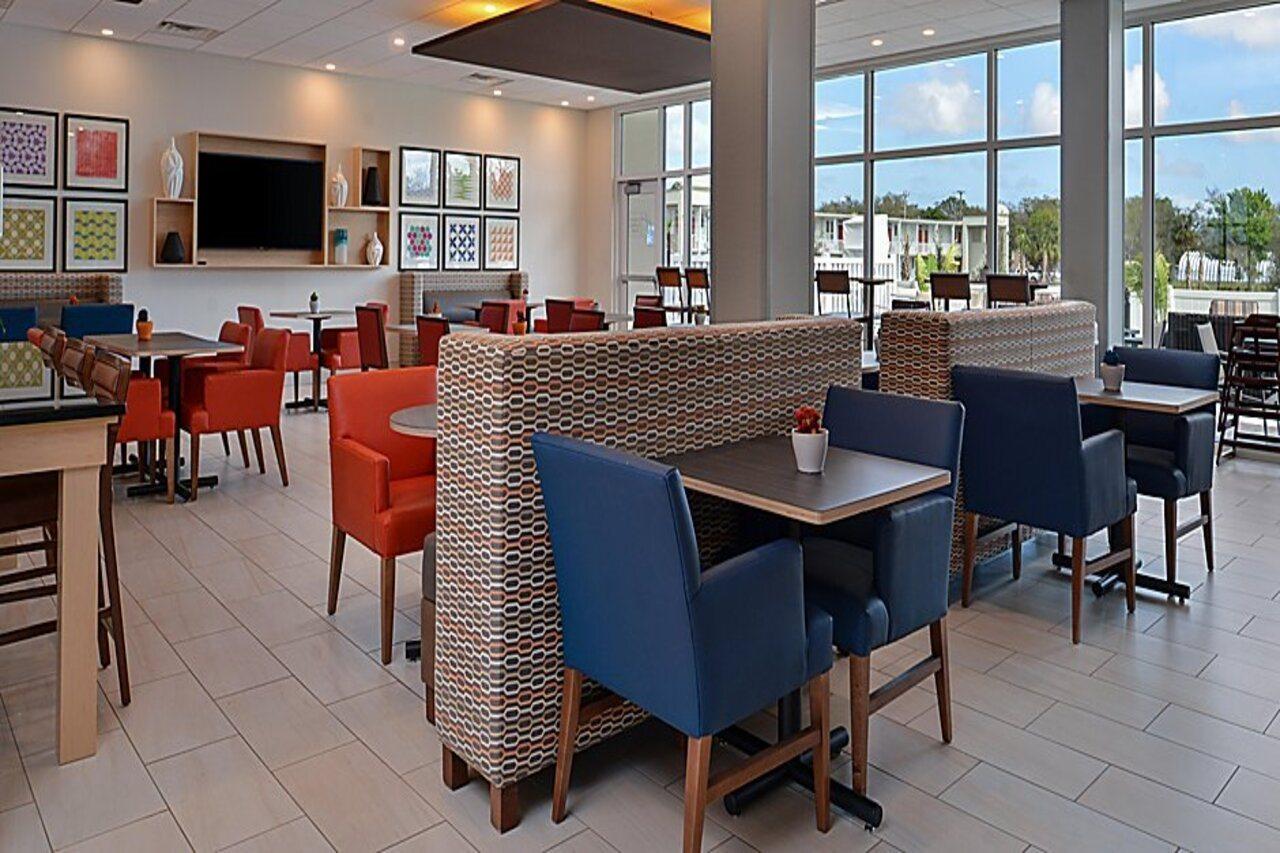 Holiday Inn Express Melbourne West By Ihg West Melbourne Exterior foto